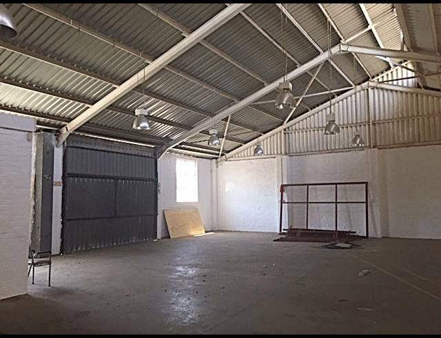 422M² WAREHOUSE RENTED IN OTTERY